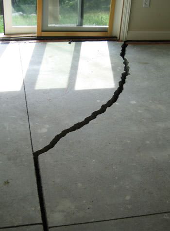 severely cracked foundation slab floor in Embrun