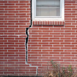 A foundation with a large crack that's wider at the top than on the bottom in Edwards