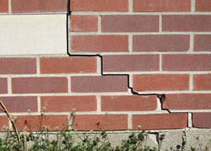 a foundation wall crack on a Russell home.